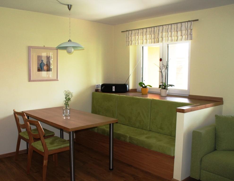 Weingut Lunzer Apartment Gols
